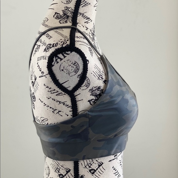 Electric Yoga Camo Sports Bra Stephanie Bohbot - Picture 6 of 11